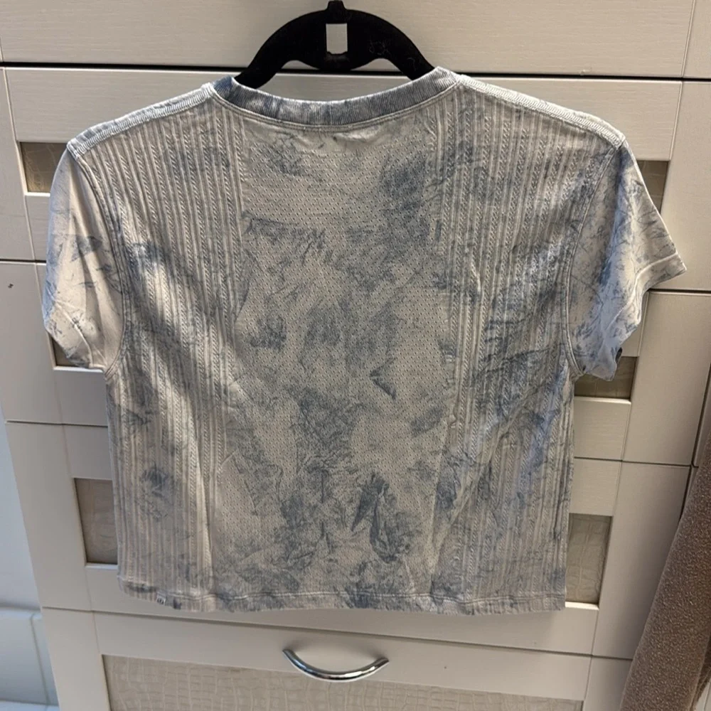 Lululemon Train To Be Short Sleeve Shirt in Blue Tie Dye Size 8 - Picture 4 of 5